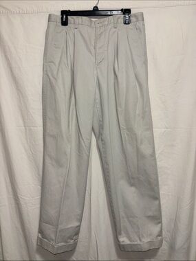 GAP Men's Relaxed Fit Khakis Pleated Chino Pant Size 34/30
